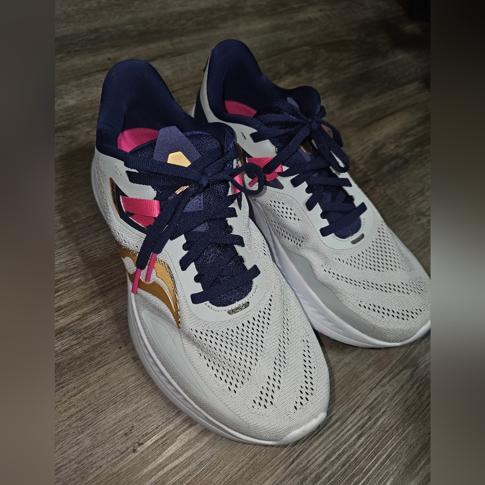 Women's Saucony Guide 15 Running Prospect Glass sz 10